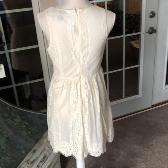 Rue21‎ Lace Cream Dress - Picture 2 of 11